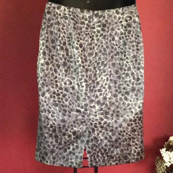 ANN TAYLOR ANIMAL PRINT SILK SKIRT SIZE 2 - Picture 3 of 3